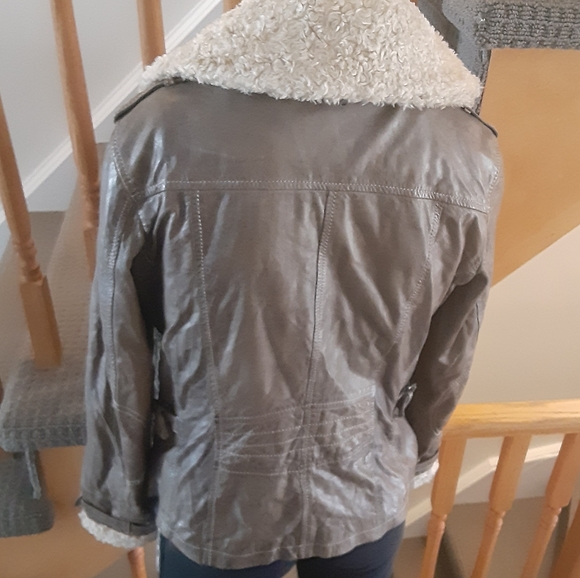 Danier Leather Bomber Jacket- Women's Size Small- Olive Green - Picture 6 of 9